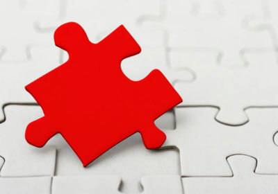 精妙配合，队员协作无间锁定对手