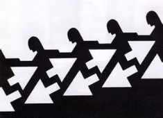 精妙配合，队员协作无间锁定对手